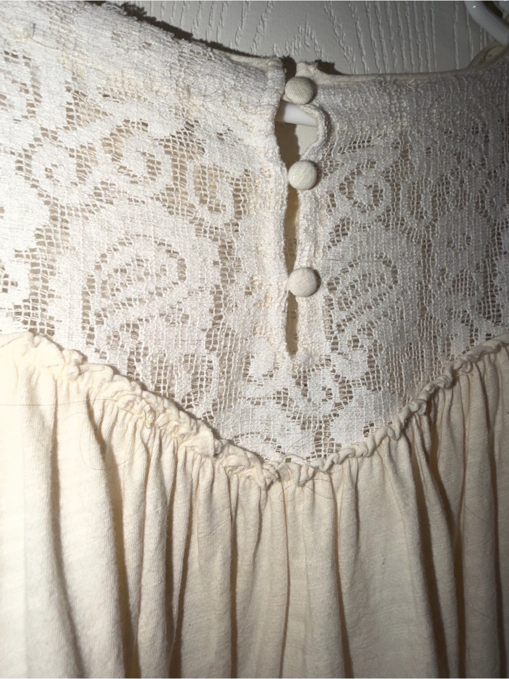 Oli & Hali Cream Lace-Panel Flutter Sleeve Blouse - Picture 6 of 11